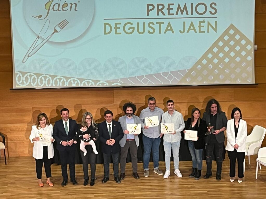 20240412_Entrega_X_Premios_Degusta_Jaxn_-_Foto_familia_premiados_esta_edicixn